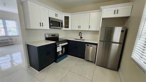 6-847 81st Street, Miami Beach, FL, 33141 | Card Image