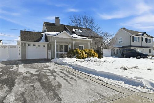 29 Disc Ln, Wantagh, NY, 11793-1811 | Card Image