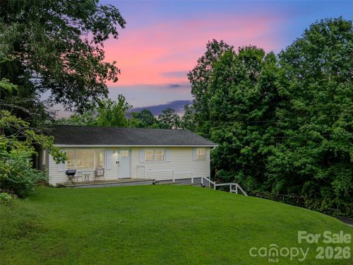 11 Oakley Dogwood Dr, Asheville, NC, 28803-9685 | Card Image