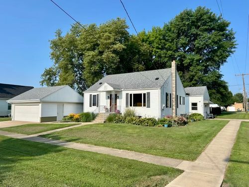 211 N Taylor St, Cherry, IL, 61317-1092 | Card Image