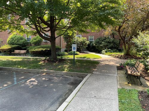 320 S Broadway, Tarrytown, NY, 10591-5409 | Card Image