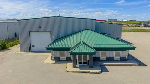 9502 99 Street, Clairmont, AB, T8X5A8 | Card Image