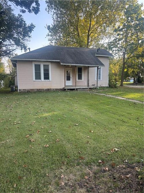 500 E Park St, Pleasanton, KS, 66075-4055 | Card Image