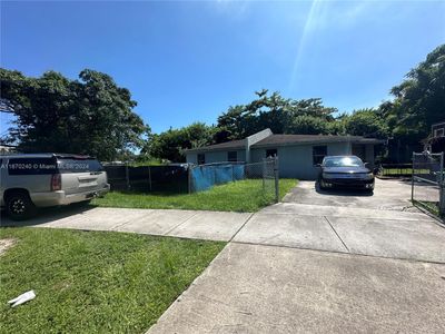 10032 E Hibiscus St, House other with 3 bedrooms, 2 bathrooms and null parking in Palmetto Bay FL | Image 1