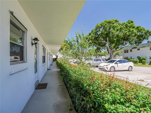 4r-2800 Indian River Blvd, Vero Beach, FL, 32960-7211 | Card Image