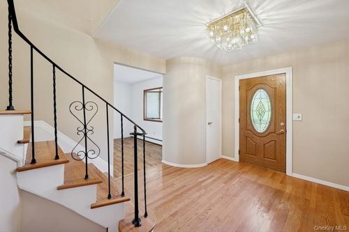 8 Cedar Pl, Kings Park, NY, 11754-1006 | Card Image