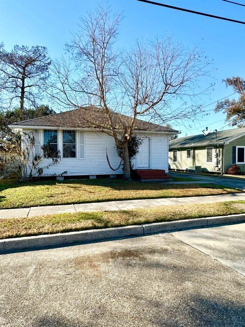 1230 Roussell St, Houma, LA, 70360-6348 | Card Image