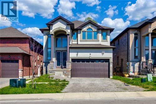 7 Chardonnay St, Hamilton, ON, L8G0B5 | Card Image