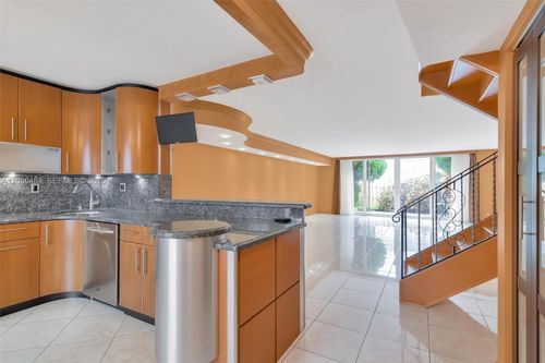 812 Ne 26th Ave, Hallandale Beach, FL, 33009-2939 | Card Image