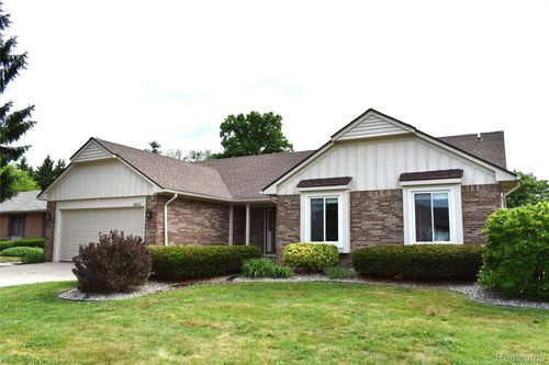16318 White Haven Dr, Northville, MI, 48168-2327 | Card Image