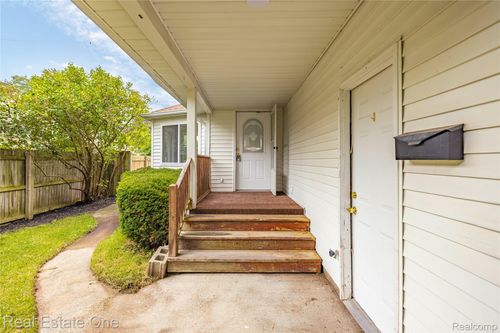 3321 Stone St, Port Huron, MI, 48060-2156 | Card Image