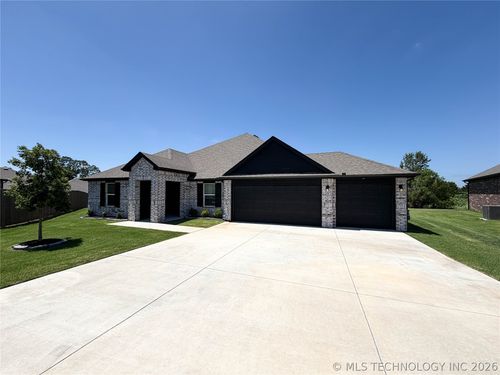 1507 Bluestem Dr, Bartlesville, OK, 74006-6058 | Card Image