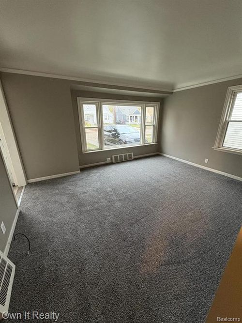 15879 Horger Ave, Allen Park, MI, 48101-2741 | Card Image