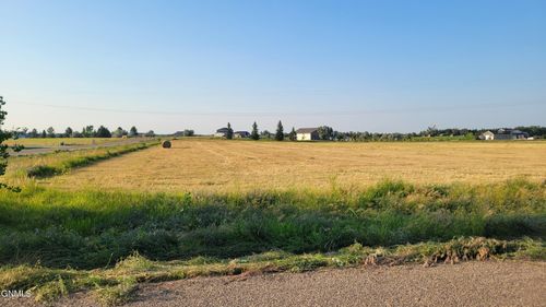 615 Apple Ridge Rd, Menoken, ND, 58558-9774 | Card Image
