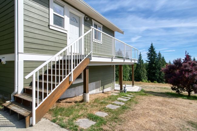 758 Highland Road, House other with 3 bedrooms, 2 bathrooms and 4 parking in Gibsons BC | Image 3