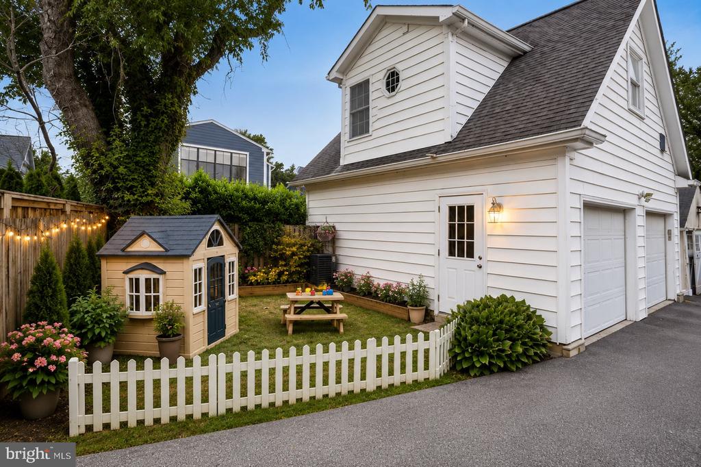Residential in CHEVY CHASE