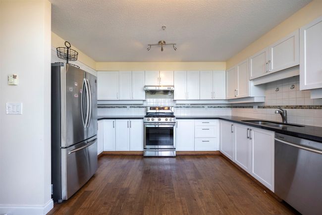 1702 - 4788 Hazel Street, Condo with 3 bedrooms, 2 bathrooms and 2 parking in Burnaby BC | Image 12