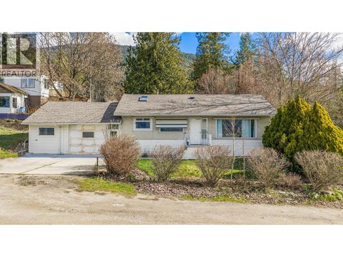 338 Valleyview Dr, Creston, BC, V0B1G3 | Card Image