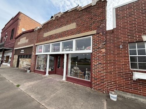 709 Main St, East Bernard, TX, 77435-9010 | Card Image