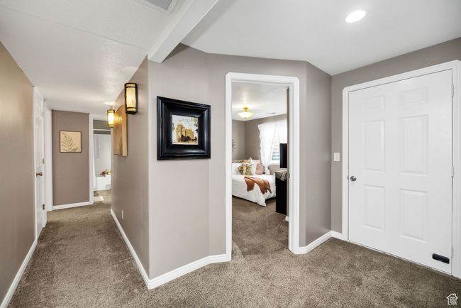 Corridor with carpet floors and baseboards | Image 27