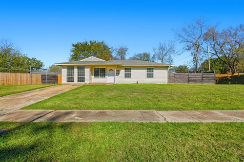 1013 Casa Dr, Mesquite, TX, 75149-5223 | Card Image