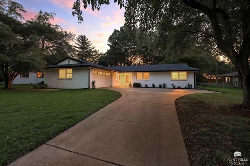 1825 Vaughn Dr, Manhattan, KS, 66502-2625 | Card Image
