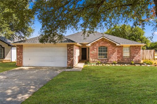 1024 Hiawatha Ct, Saginaw, TX, 76131-4832 | Card Image