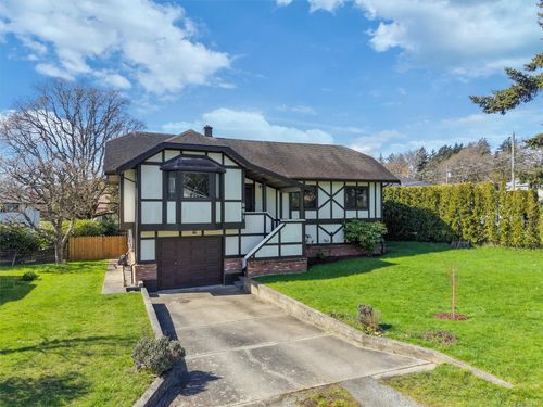 891 Lavender Ave, Victoria, BC, V8Z2M6 | Card Image