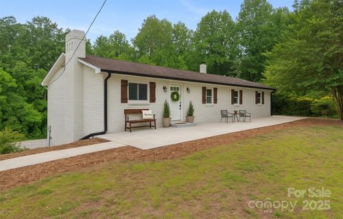 1904 27th Avenue Dr Ne, Hickory, NC, 28601-7973 | Card Image