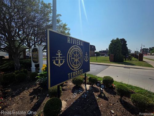311 Riviera Dr, Saint Clair Shores, MI, 48080-1537 | Card Image