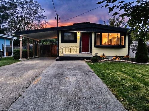 134 Deschene Ave, Hamilton, ON, L9A3K1 | Card Image