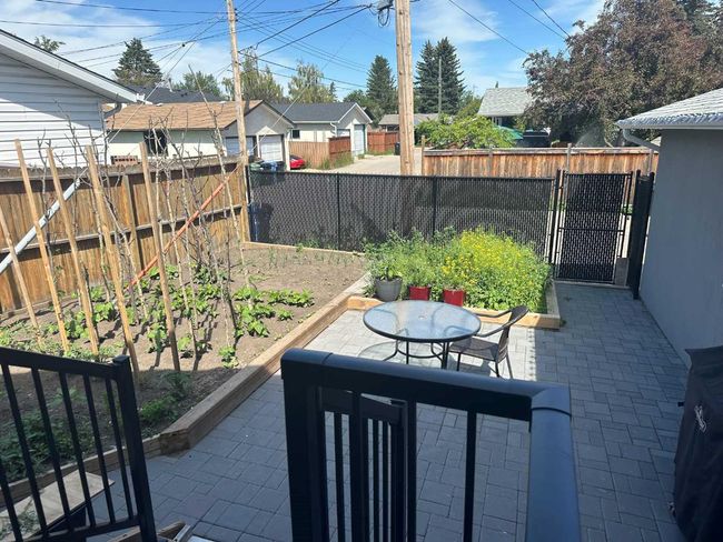 323 Alcott Cres Se, House other with 5 bedrooms, 3 bathrooms and 2 parking in Calgary AB | Image 34