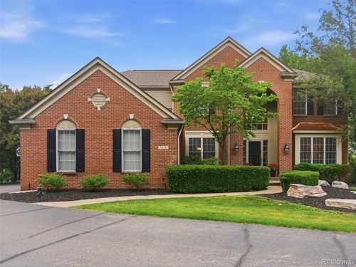 5454 Creekmonte Dr, Oakland Twp, MI, 48306-4796 | Card Image