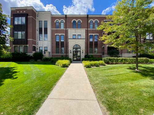 19155 Thomson Dr, Brookfield, WI, 53045-5158 | Card Image