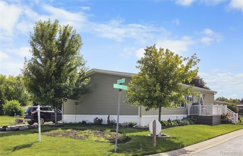 501 Kinloch, Temperance, MI, 48182-2330 | Card Image