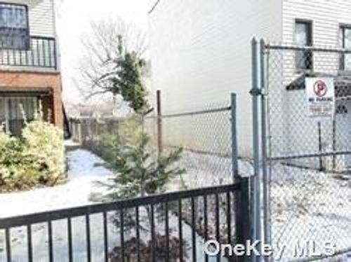 77 Vermont St, Brooklyn, NY, 11207-2511 | Card Image