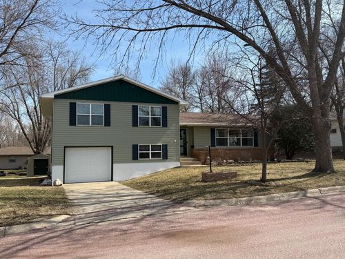 501 Veda Dr, Redwood Falls, MN, 56283-1873 | Card Image