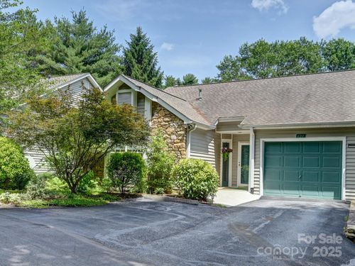 621 E Park Pl, Hendersonville, NC, 28791-3784 | Card Image