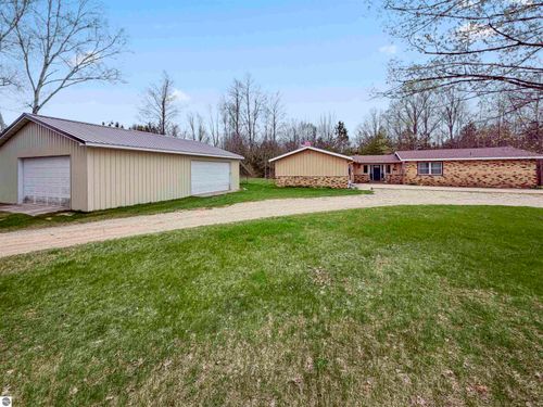 4411 N 11 Rd, Mesick, MI, 49668-8909 | Card Image