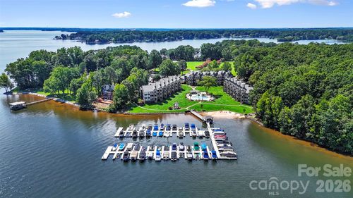 303-2121 Regatta Ln, Denver, NC, 28037-7612 | Card Image
