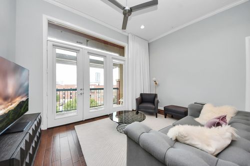 apt-416-300 St Joseph Pkwy, Houston, TX, 77002-8702 | Card Image