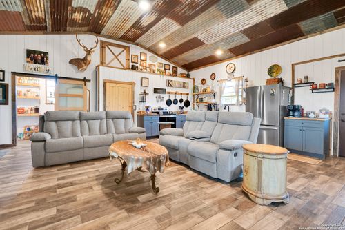 125 Valencia Dr, Kerrville, TX, 78028-9737 | Card Image