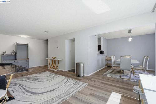 g-1740 Laguna St, Concord, CA, 94520-2982 | Card Image
