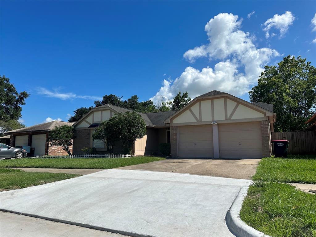 Tara Dr, Richmond, TX 77469