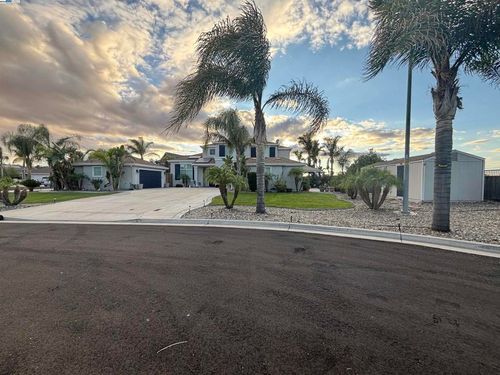 28031 S Alycia Way, Tracy, CA, 95304-8177 | Card Image