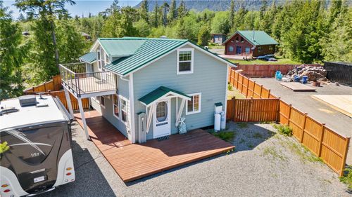 1129 5th Ave, Ucluelet, BC, V0R | Card Image
