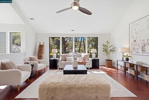 2 Heritage Oaks Rd, Pleasant Hill, CA, 94523-1621 | Card Image