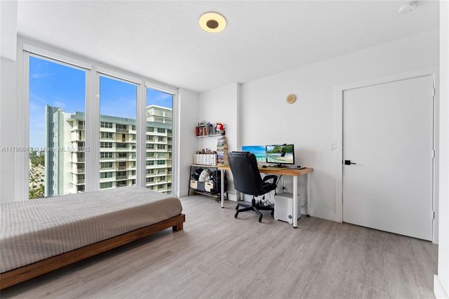APT-1404 - 1881 79 Th Street Cswy, Condo with 2 bedrooms, 2 bathrooms and null parking in North Bay Village FL | Image 17