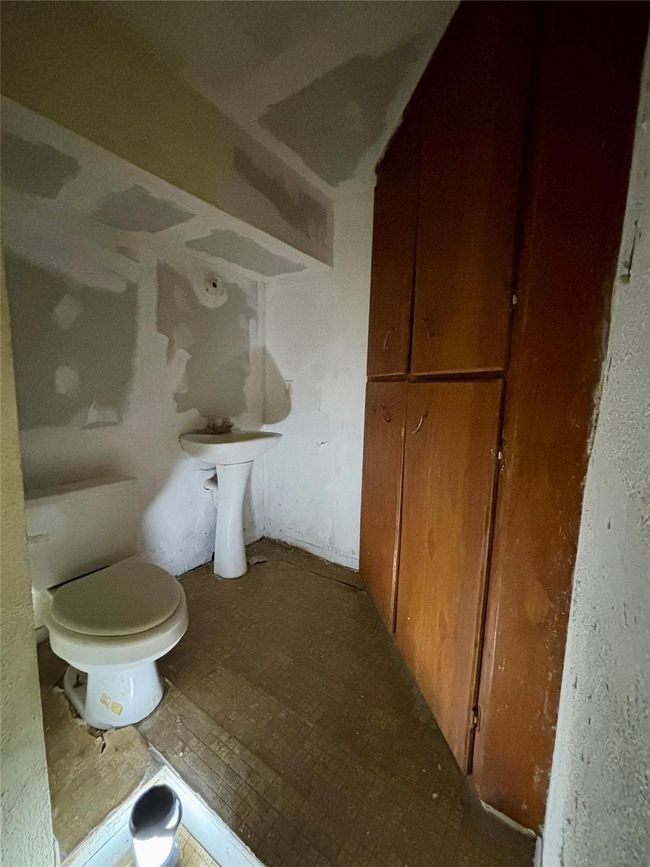 garage full bathroom | Image 28