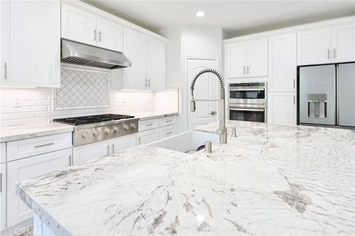 27617 Bottle Brush Way, Murrieta, CA, 92562-2546 | Card Image